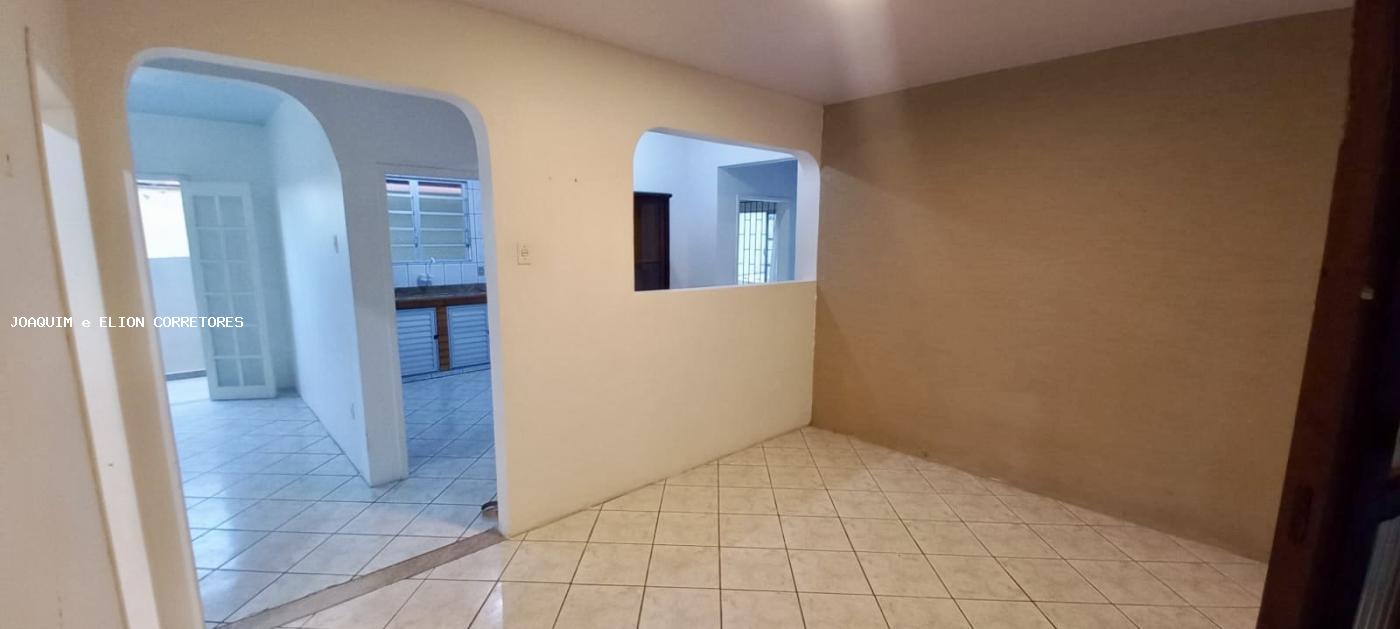 Casa, 4 quartos, 206 m² - Foto 2