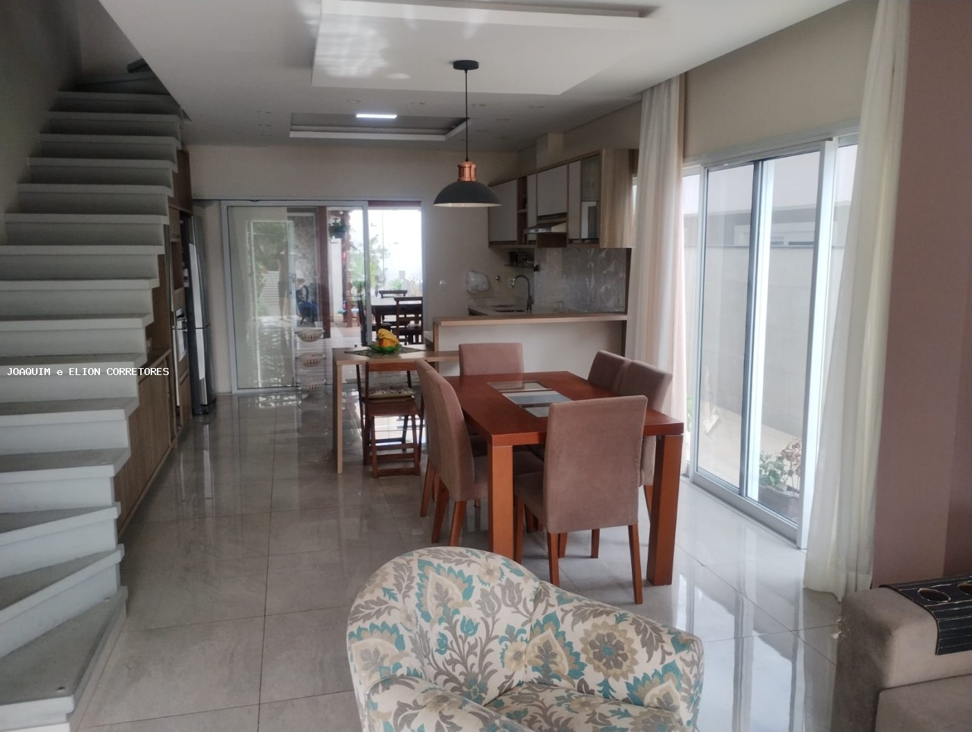 Casa à venda com 2 quartos, 163m² - Foto 2