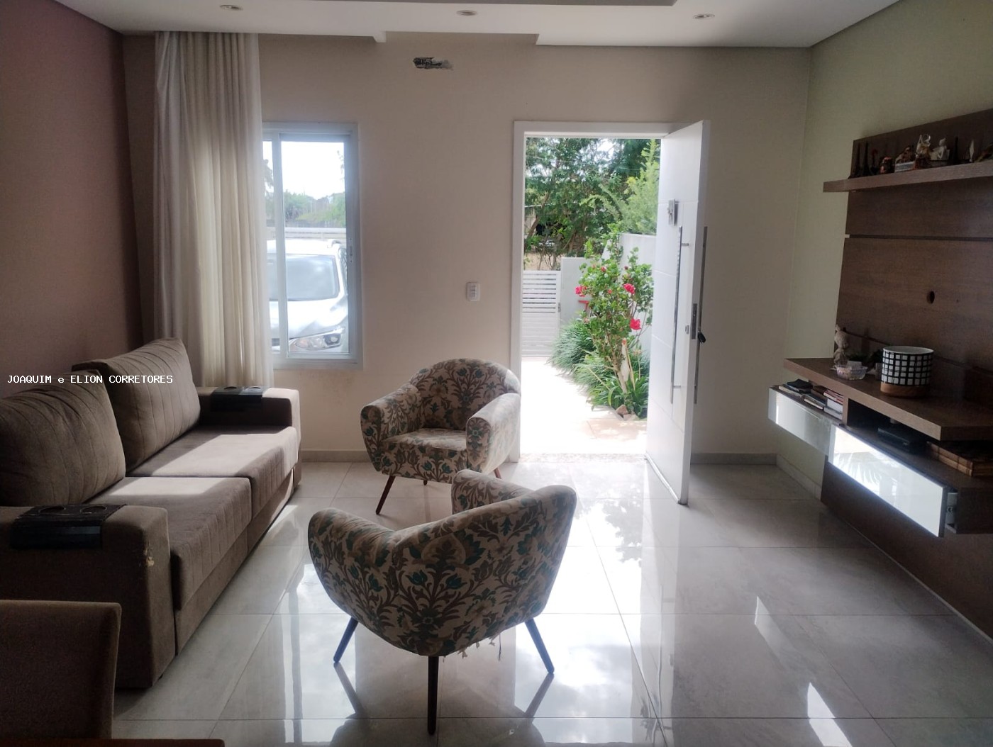 Casa à venda com 2 quartos, 163m² - Foto 1