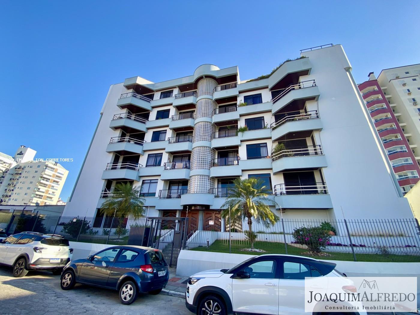 Apartamento à venda com 3 quartos, 155m² - Foto 1