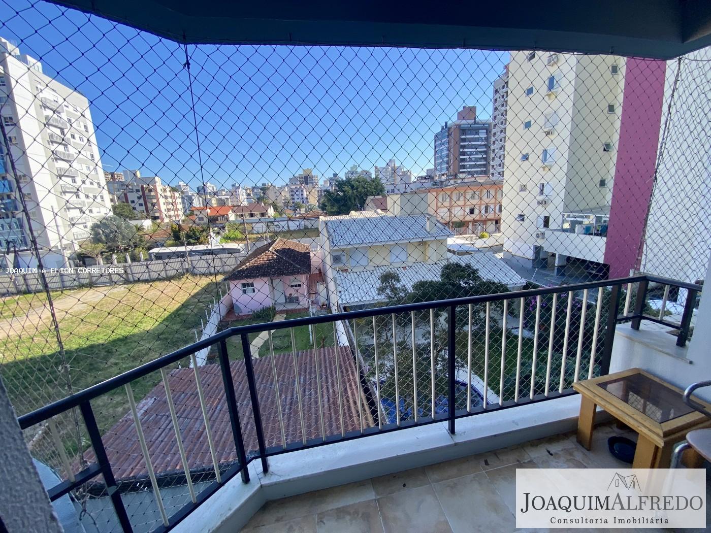 Apartamento à venda com 3 quartos, 155m² - Foto 2