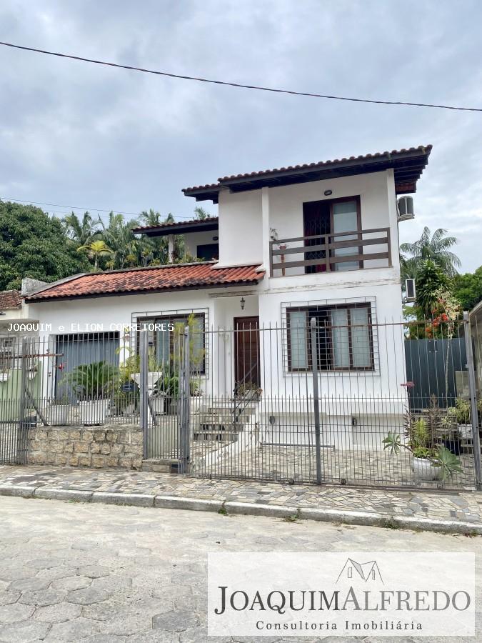 Casa, 5 quartos, 216 m² - Foto 1
